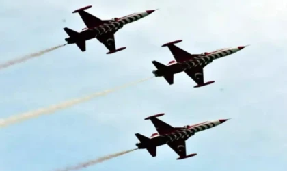 TÜRK YILDIZLARI ÇORLU SEMALARINI COŞTURDU