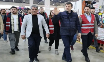 BAŞKAN AKAY, CHP İLÇE BAŞKANI VE PARTİLİLERLE KAPALI PAZAR ESNAFINI ZİYARET ETTİ