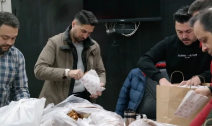 CHP ÇERKEZKÖY’DEN SABAH MESAİSİ: İŞÇİLERE SİMİT DAĞITARAK HAYAT PAHALILIĞINA DİKKAT ÇEKİLDİ