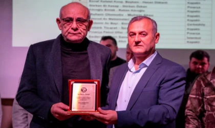 KAPAKLI AVCILAR DERNEĞİ’NDEN HÜSEYİN BAHAR’A PLAKET