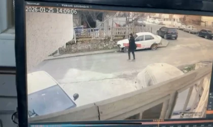 APARTMAN GİRİŞİNDEKİ ELEKTRİK MALZEMELERİNİ ÇALAN ŞÜPHELİ KISA SÜREDE YAKALANDI