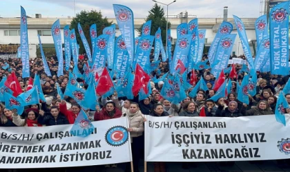 METAL İŞÇİLERİ “TOPLU BASIN AÇIKLAMASI” İLE EYLEMLERİNİ SÜRDÜRÜYOR