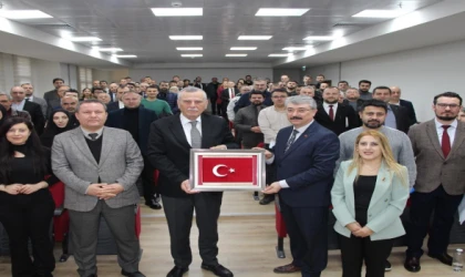 OKULLARDA İKİNCİ DÖNEM “BAYRAK SEVGİSİ” TEMASIYLA BAŞLIYOR