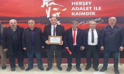Aşkın Gündoğdu ve yönetimi mazbatasını aldı