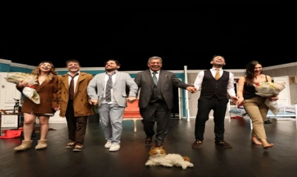 ÇOSB Konferans Salonu’nda Sahnelenen “Pembe Pırlantalar” Büyük İlgi Gördü