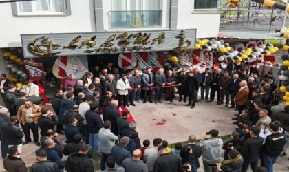 LALUMA PARK CAFE TÖRENLE AÇILDI