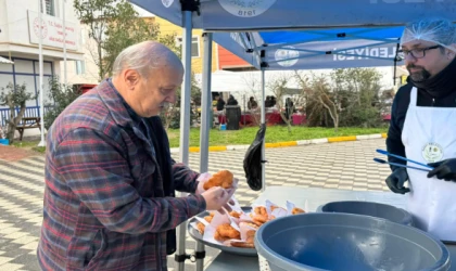 SARAY BELEDİYESİ, 6 ŞUBAT DEPREMLERİNDE HAYATINI KAYBEDENLER ANISINA LOKMA DAĞITTI