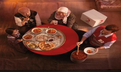 TÜRK KIZILAY RAMAZAN’DA BİR BAŞINA OLANLARIN YANI BAŞINDA