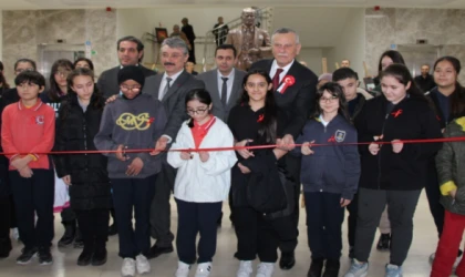 ÇERKEZKÖY’DE ÖĞRENCİLER İSTİKLAL MARŞI’NI RESİMLERLE ANLATTI