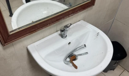 SARAY’DA BELEDİYE TUVALETLERİ TAHRİP EDİLDİ