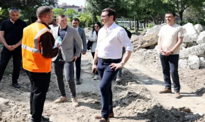 AKAY: “VELİKÖY MAHALLEMİZE MODERN, ESTETİK VE FONKSİYONEL BİR MEYDAN KAZANDIRACAĞIZ”
