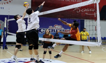 ÇERKEZKÖY BELEDİYESİ VOLEYBOL TURNUVASINDA ÇETİNKAYA PREMIUM FIRTINASI ESTİ