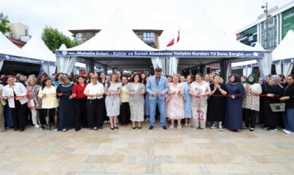 EL EMEĞİ GÖZ NURU ÜRÜNLER CUMHURİYET MEYDANI’NDA SERGİLENDİ