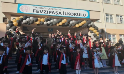 FEVZİPAŞA İLKOKULU 4. SINIF ÖĞRENCİLERİNDEN RENKLİ VE COŞKULU MEZUNİYET TÖRENİ