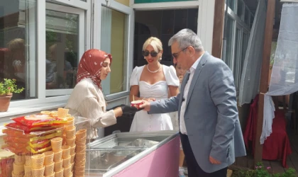 KAGEDER'DE DÜZENLENEN DONDURMA ŞENLİĞİNDE KADIN GİRİŞİMCİNİN ORGANİK DONDURMALARI BÜYÜK BEĞENİ TOPLADI