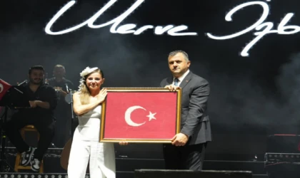 Saray’da 30 Ağustos coşkusu Merve Özbey’le zirve yaptı
