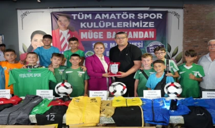Başkan Topak’tan spor kulüplerine malzeme desteği