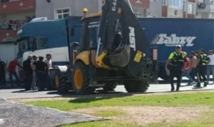 TIR’ın altında kalan yaşlı kadın hayatını kaybetti