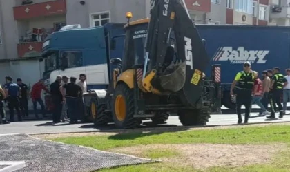 Yaya geçidinde TIR’ın çarptığı 76 yaşındaki kadın ağır yaralandı