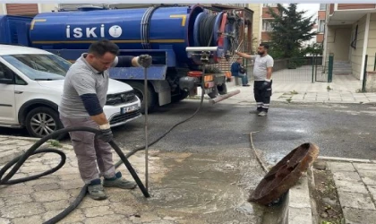 Yeni asfaltlanan Cadde pis suyla kaplandı