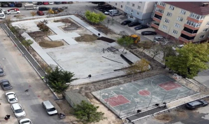 Yüzbaşı Sokak Parkı baştan aşağı yenileniyor