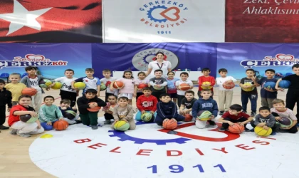 Çocuklar ve yetişkinler sporda buluştu