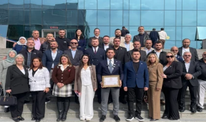 Çolak mazbatasını aldı: “Yeni Parti sahalarda olacak”