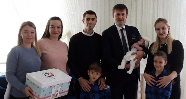 HOŞ GELDİN HEDİYELERİNİ AKAY’DAN ALDILAR