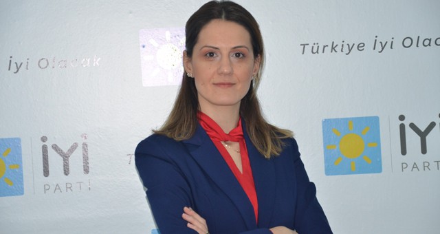 ERSEÇKİN: “BİZLER SEVGİ DİLİNİN SAVUNUCUSU MERAL AKŞENER’İN YANINDAYIZ”