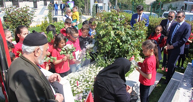 ŞEHİT MUSTAFA BAYKUŞ KABRİ BAŞINDA ANILDI