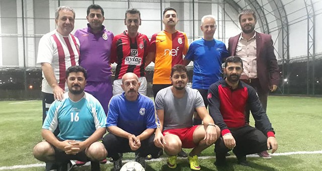 DERNEK YÖNETİCİLERİ HALI SAHA MAÇINDA KARŞILAŞTI