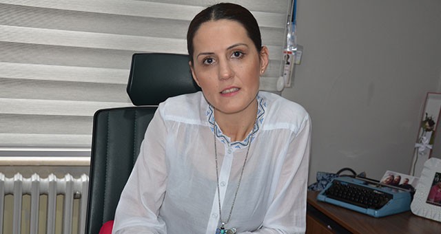 ERSEÇKİN: “DERE KENARINDA POZ VERECEĞİNE, OKULLARIN SORUNLARINA EL ATSIN”