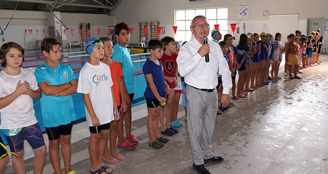 YÜZME YARIŞLARI DÜZENLENDİ