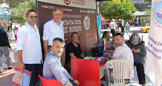 AKMAN TÜM ÖĞRENCİLERİ TERCİH ÇADIRLARINA DAVET ETTİ